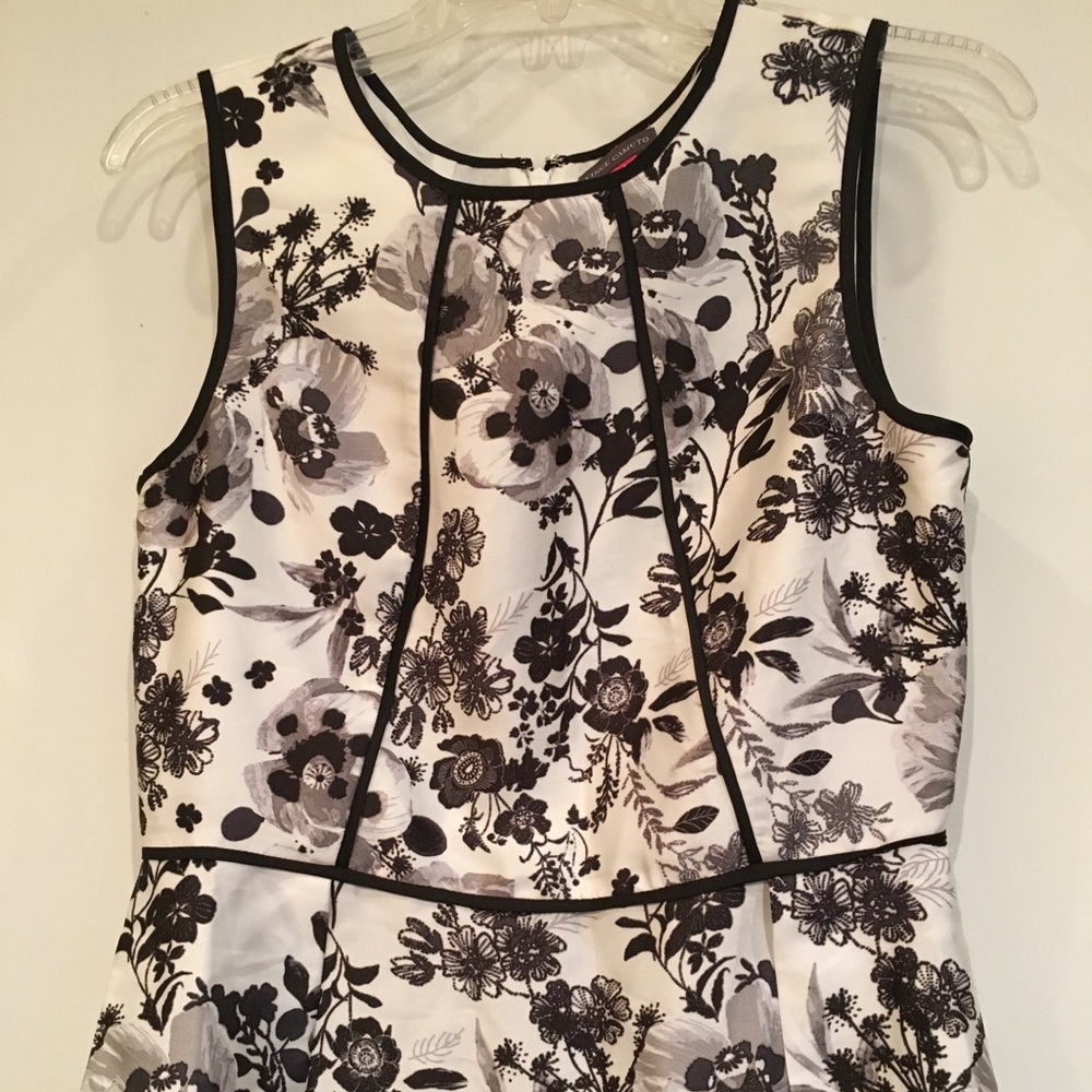 Vince Camuto black and white floral blouse size 4